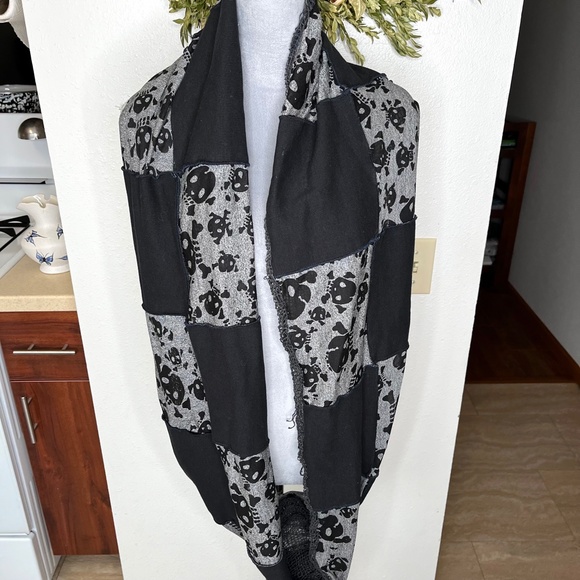 Upcycled Patchwork Infinity Scarf Black Skull Gray Fishnet Mens Goth Apocalypse - Picture 12 of 16